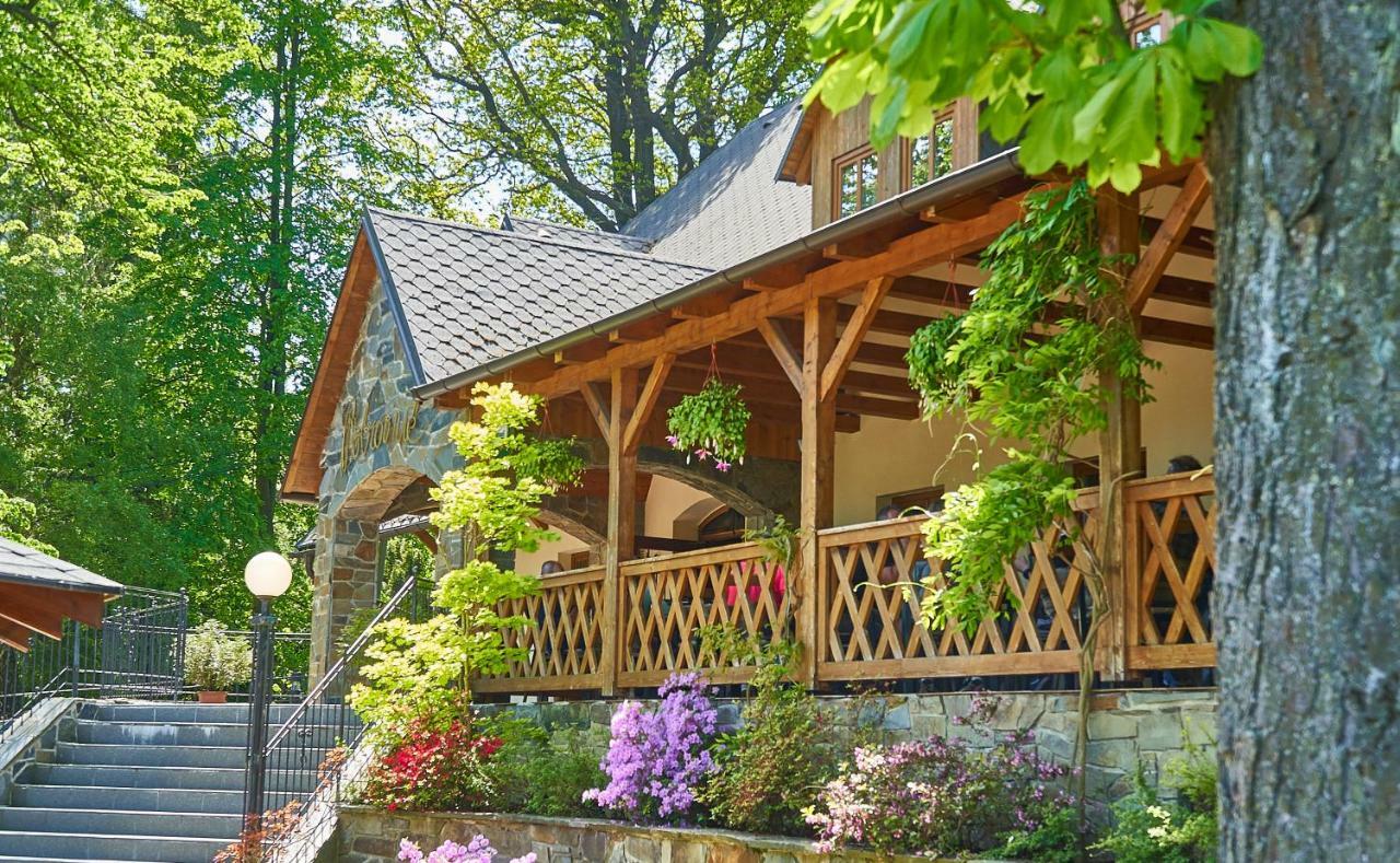 Pension Restaurant Bobrovnik Lipová-lázně Exterior foto